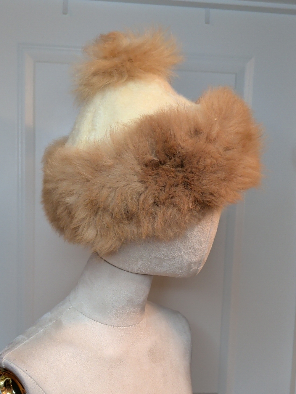 Vintage 60s Alpaca Fur Hat Ski Pom Pom Style Cream Tan SZ 22" MCM